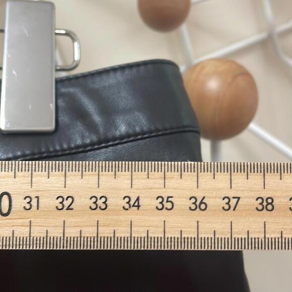 Aritzia - Wilfred - Wide Legged High Rise  'Leather' Pants - Black - Size 8 - Picture 5 of 10